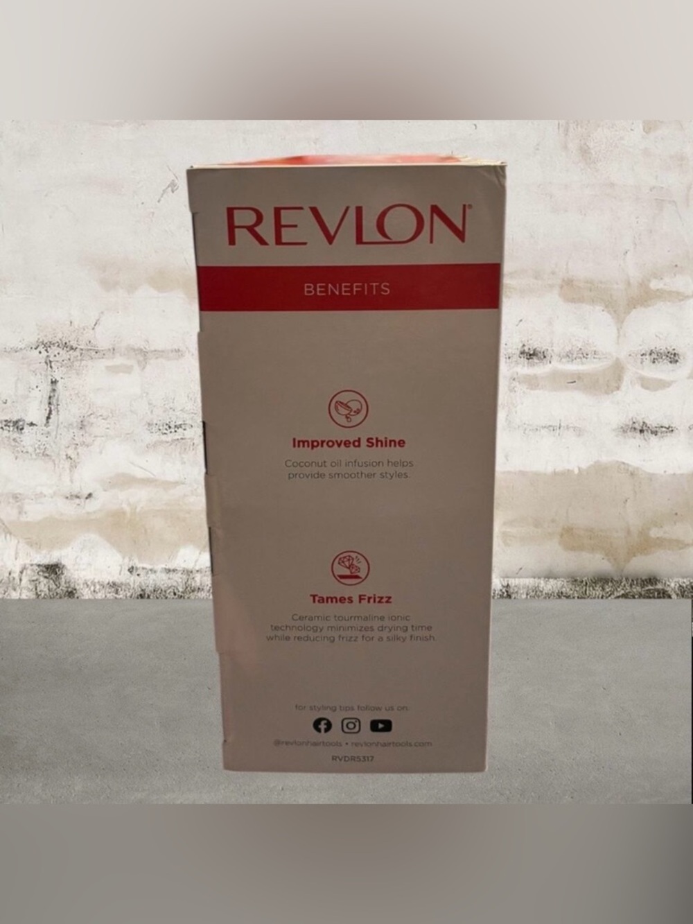 Revlon Smoothstay Coconut Oil-Infused Hair Dryer, never have another frizzy day - Picture 6 of 7